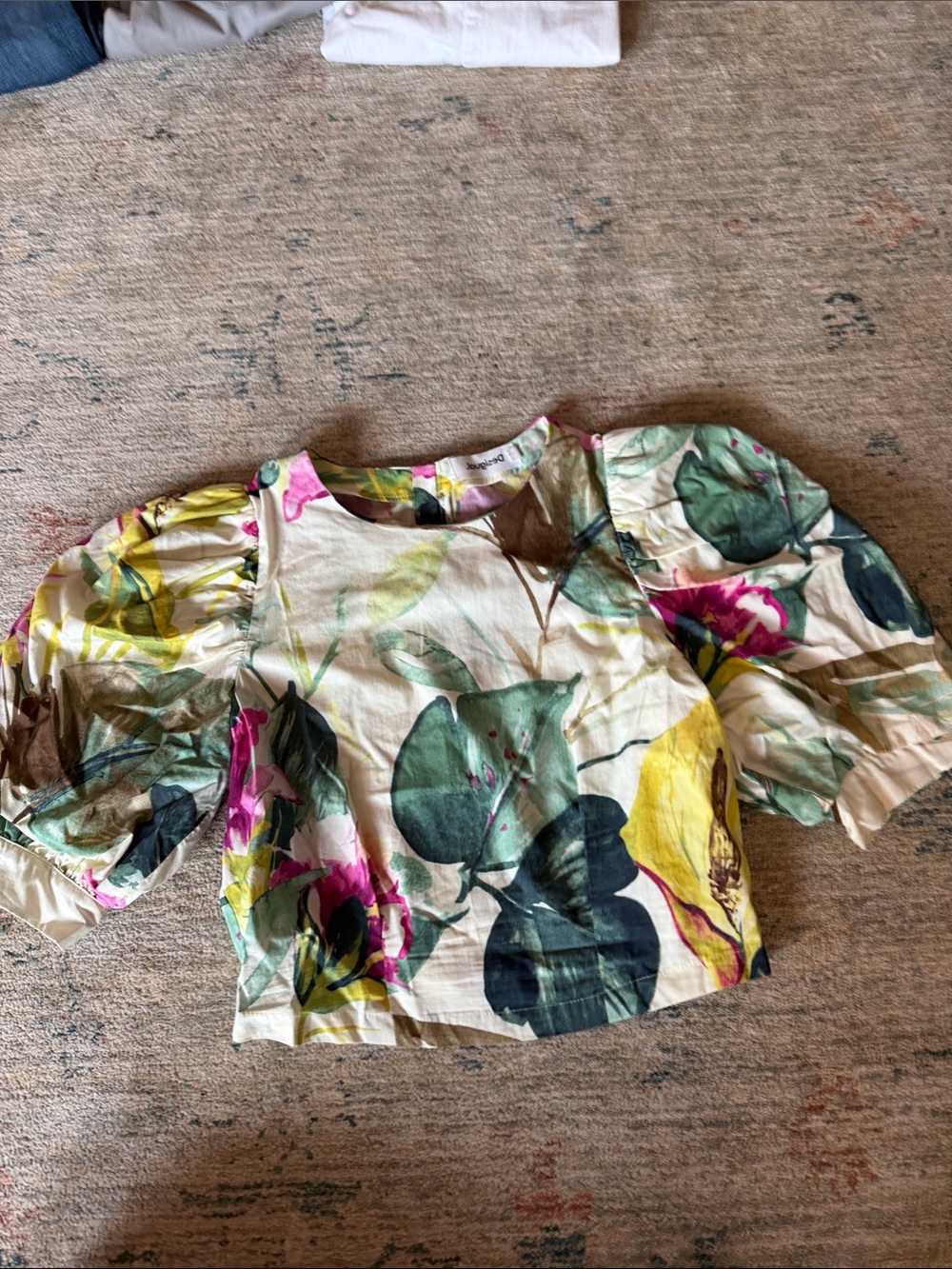 Floral Puff-Sleeve Cropped Blouse in Cream with Multicolor Floral Print